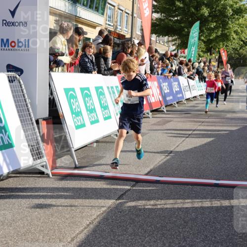15.09.2024 - PSD Bank Halbmarathon Strokosch-Dieckow http://msf.ph/oto/7077129 15.09.2024 10:30:18 Ziel 3, 32, 63, 97, 127, 129, 156, 171, 218, 246, 252, 264, 281, 289, 306 meine-sportfotos.de