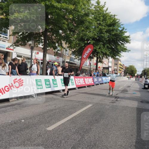 15.09.2024 - PSD Bank Halbmarathon Miley Keyser http://msf.ph/oto/7077130 15.09.2024 12:36:44 Ziel 1978, 3404, 3411 meine-sportfotos.de