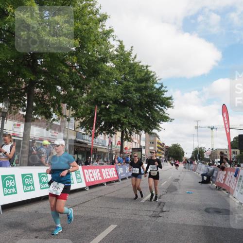 15.09.2024 - PSD Bank Halbmarathon Miley Keyser http://msf.ph/oto/7077364 15.09.2024 12:37:28 Ziel 2742, 2761, 3386 meine-sportfotos.de
