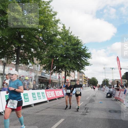 15.09.2024 - PSD Bank Halbmarathon Miley Keyser http://msf.ph/oto/7077375 15.09.2024 12:37:28 Ziel 2742, 2761, 3386 meine-sportfotos.de