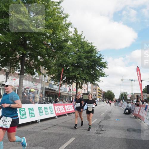 15.09.2024 - PSD Bank Halbmarathon Miley Keyser http://msf.ph/oto/7077379 15.09.2024 12:37:28 Ziel 2742, 2761, 3386 meine-sportfotos.de