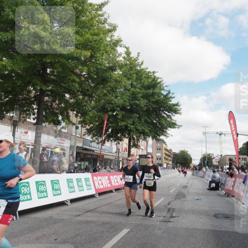 15.09.2024 - PSD Bank Halbmarathon Miley Keyser http://msf.ph/oto/7077383 15.09.2024 12:37:28 Ziel 2742, 2761, 3386 meine-sportfotos.de