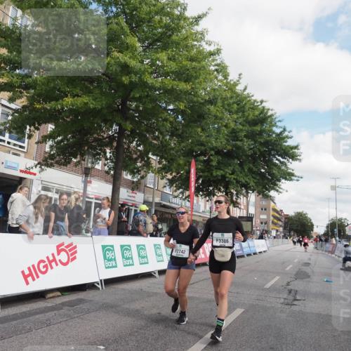 15.09.2024 - PSD Bank Halbmarathon Miley Keyser http://msf.ph/oto/7077420 15.09.2024 12:37:29 Ziel 2742, 2761, 3386 meine-sportfotos.de