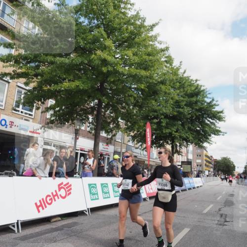 15.09.2024 - PSD Bank Halbmarathon Miley Keyser http://msf.ph/oto/7077431 15.09.2024 12:37:30 Ziel 2742, 2761, 3386 meine-sportfotos.de