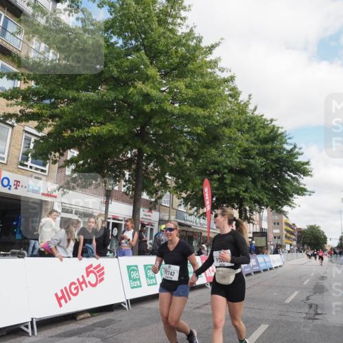 15.09.2024 - PSD Bank Halbmarathon Miley Keyser http://msf.ph/oto/7077435 15.09.2024 12:37:30 Ziel 2742, 2761, 3386 meine-sportfotos.de