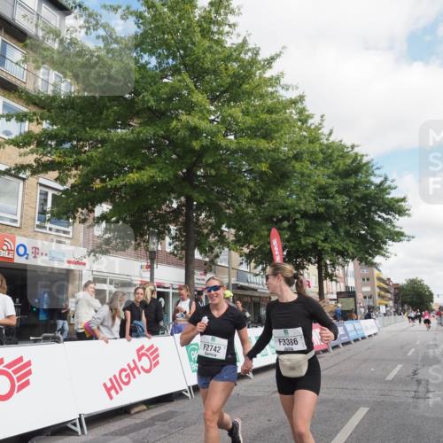 15.09.2024 - PSD Bank Halbmarathon Miley Keyser http://msf.ph/oto/7077444 15.09.2024 12:37:30 Ziel 2742, 2761, 3386 meine-sportfotos.de