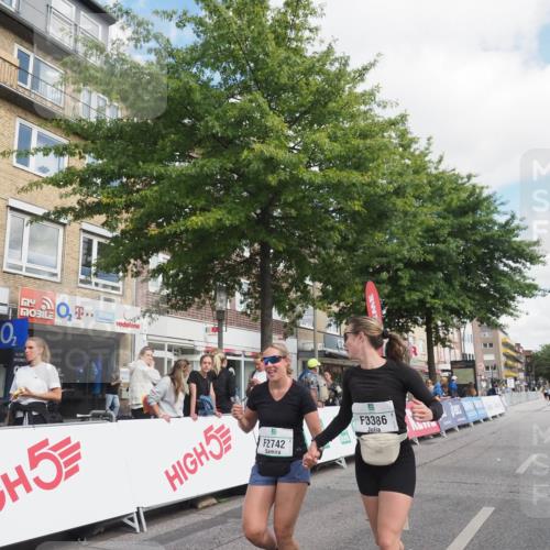 15.09.2024 - PSD Bank Halbmarathon Miley Keyser http://msf.ph/oto/7077450 15.09.2024 12:37:30 Ziel 2742, 2761, 3386 meine-sportfotos.de