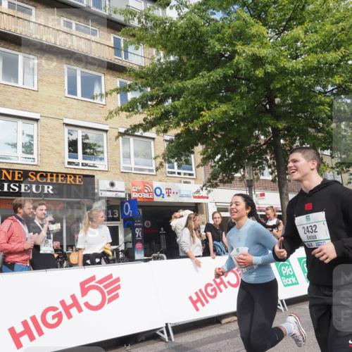 15.09.2024 - PSD Bank Halbmarathon Miley Keyser http://msf.ph/oto/7077563 15.09.2024 12:37:47 Ziel 1816, 2381, 2398, 2432, 2517, 3380, 3441, 3481 meine-sportfotos.de