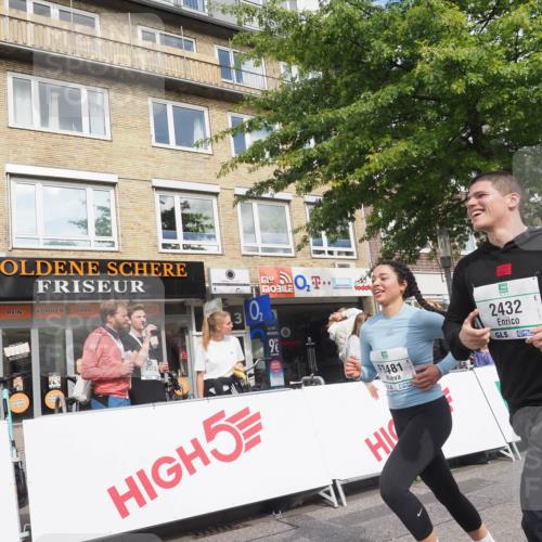 15.09.2024 - PSD Bank Halbmarathon Miley Keyser http://msf.ph/oto/7077568 15.09.2024 12:37:47 Ziel 1816, 2381, 2398, 2432, 2517, 3380, 3441, 3481 meine-sportfotos.de