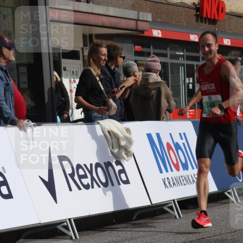15.09.2024 - PSD Bank Halbmarathon Michael Strokosch http://msf.ph/oto/7077734 15.09.2024 11:11:35 Ziel 515, 516, 539, 548 meine-sportfotos.de