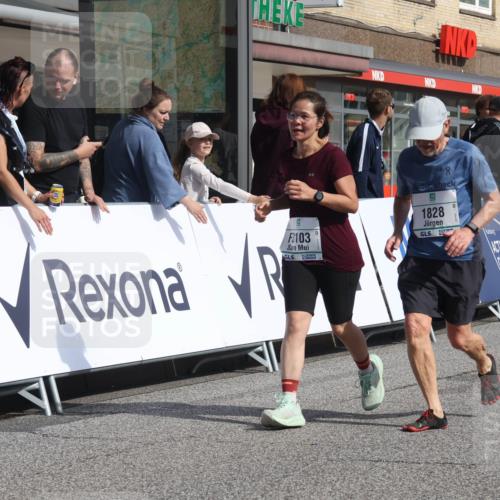 15.09.2024 - PSD Bank Halbmarathon Michael Strokosch http://msf.ph/oto/7077890 15.09.2024 12:19:09 Ziel 1728, 1729, 1828, 2412, 2821, 3103, 3106, 3373, 3419, 3446, 3447, 3500, 3561 meine-sportfotos.de