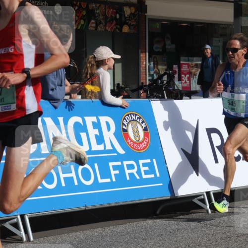 15.09.2024 - PSD Bank Halbmarathon Michael Strokosch http://msf.ph/oto/7077903 15.09.2024 11:11:59 Ziel 503, 537, 545 meine-sportfotos.de
