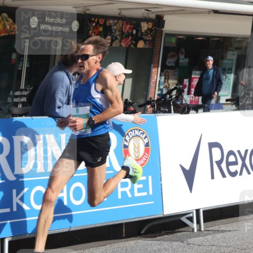 15.09.2024 - PSD Bank Halbmarathon Michael Strokosch http://msf.ph/oto/7077907 15.09.2024 11:11:59 Ziel 503, 537, 545 meine-sportfotos.de