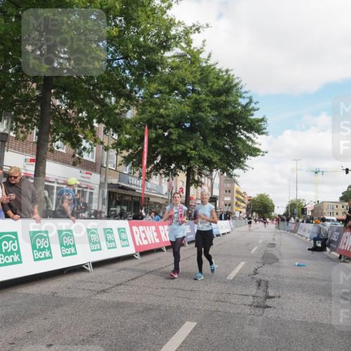 15.09.2024 - PSD Bank Halbmarathon Miley Keyser http://msf.ph/oto/7077982 15.09.2024 12:39:01 Ziel 3123, 3332, 3333, 3381 meine-sportfotos.de