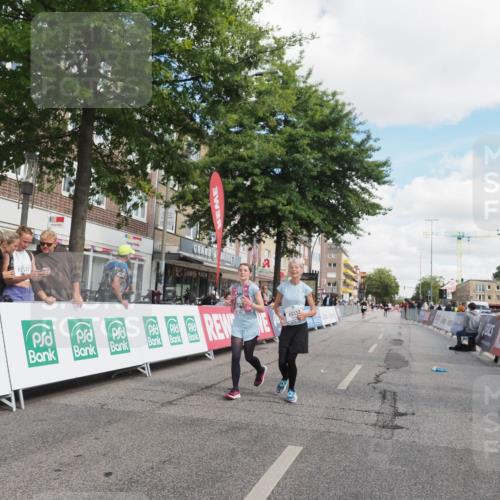 15.09.2024 - PSD Bank Halbmarathon Miley Keyser http://msf.ph/oto/7077997 15.09.2024 12:39:01 Ziel 3123, 3332, 3333, 3381 meine-sportfotos.de