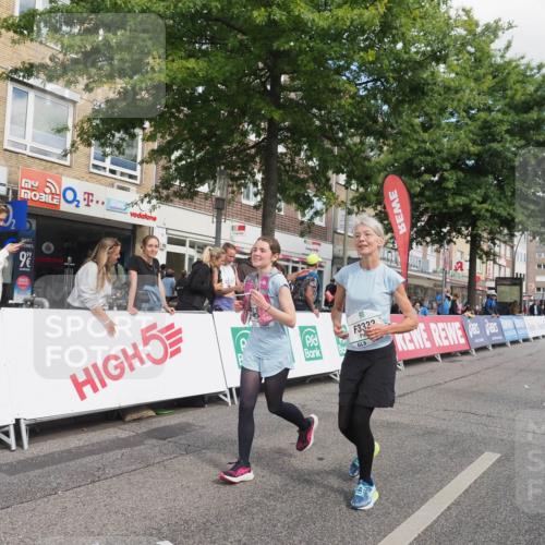 15.09.2024 - PSD Bank Halbmarathon Miley Keyser http://msf.ph/oto/7078032 15.09.2024 12:39:02 Ziel 3123, 3332, 3333, 3381 meine-sportfotos.de