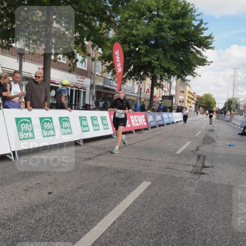 15.09.2024 - PSD Bank Halbmarathon Miley Keyser http://msf.ph/oto/7078041 15.09.2024 12:39:12 Ziel 3332, 3333, 3367 meine-sportfotos.de