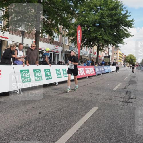 15.09.2024 - PSD Bank Halbmarathon Miley Keyser http://msf.ph/oto/7078049 15.09.2024 12:39:13 Ziel 3332, 3333, 3367 meine-sportfotos.de