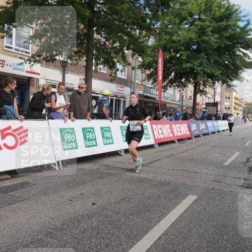 15.09.2024 - PSD Bank Halbmarathon Miley Keyser http://msf.ph/oto/7078059 15.09.2024 12:39:13 Ziel 3332, 3333, 3367 meine-sportfotos.de