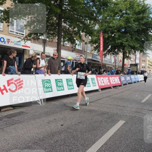 15.09.2024 - PSD Bank Halbmarathon Miley Keyser http://msf.ph/oto/7078064 15.09.2024 12:39:13 Ziel 3332, 3333, 3367 meine-sportfotos.de