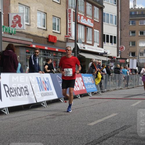 15.09.2024 - PSD Bank Halbmarathon Michael Strokosch http://msf.ph/oto/7078139 15.09.2024 12:19:41 Ziel 1613, 2025, 2903, 3394, 3436 meine-sportfotos.de