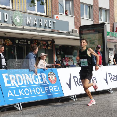 15.09.2024 - PSD Bank Halbmarathon Michael Strokosch http://msf.ph/oto/7078287 15.09.2024 11:12:40 Ziel 498, 509, 528, 534, 554, 566, 838, 841 meine-sportfotos.de