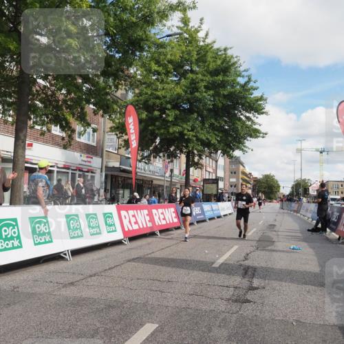 15.09.2024 - PSD Bank Halbmarathon Miley Keyser http://msf.ph/oto/7078311 15.09.2024 12:39:54 Ziel 2125, 2137, 2260, 3297, 3345 meine-sportfotos.de