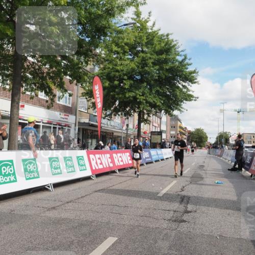 15.09.2024 - PSD Bank Halbmarathon Miley Keyser http://msf.ph/oto/7078315 15.09.2024 12:39:54 Ziel 2125, 2137, 2260, 3297, 3345 meine-sportfotos.de