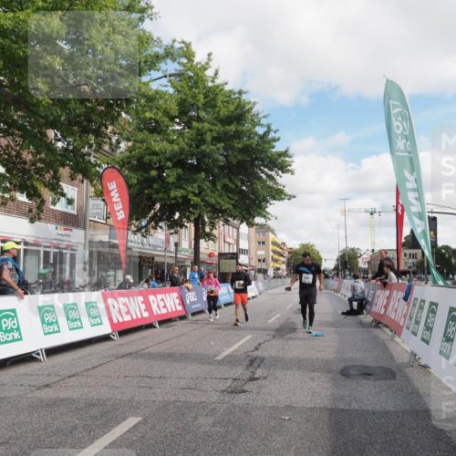 15.09.2024 - PSD Bank Halbmarathon Miley Keyser http://msf.ph/oto/7078490 15.09.2024 12:40:21 Ziel 1668, 2395, 2428, 3499 meine-sportfotos.de