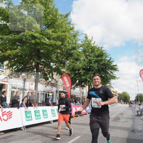 15.09.2024 - PSD Bank Halbmarathon Miley Keyser http://msf.ph/oto/7078567 15.09.2024 12:40:25 Ziel 1668, 2395, 2428, 3499 meine-sportfotos.de