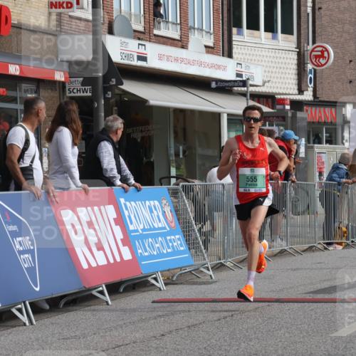 15.09.2024 - PSD Bank Halbmarathon Michael Strokosch http://msf.ph/oto/7078610 15.09.2024 11:13:20 Ziel 553, 555, 556, 594 meine-sportfotos.de