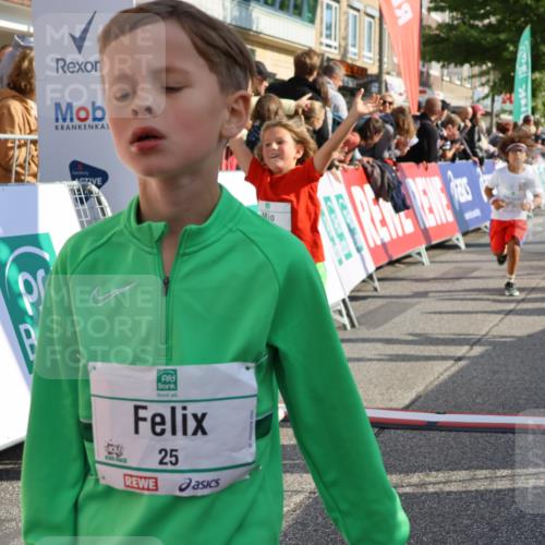 15.09.2024 - PSD Bank Halbmarathon Strokosch-Dieckow http://msf.ph/oto/7078645 15.09.2024 10:31:25 Ziel 24, 25, 39, 72, 104, 105, 126, 141, 163, 191, 277, 287 meine-sportfotos.de