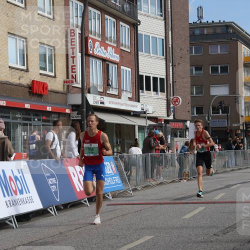 15.09.2024 - PSD Bank Halbmarathon Michael Strokosch http://msf.ph/oto/7078673 15.09.2024 11:13:24 Ziel 553, 555, 556, 594, 603, 657 meine-sportfotos.de