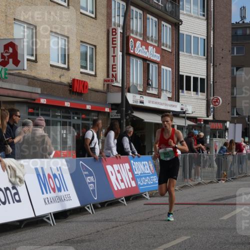 15.09.2024 - PSD Bank Halbmarathon Michael Strokosch http://msf.ph/oto/7078686 15.09.2024 11:13:25 Ziel 553, 555, 556, 594, 603, 657 meine-sportfotos.de