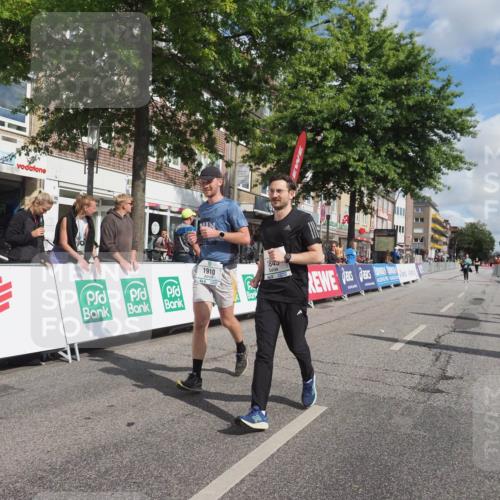 15.09.2024 - PSD Bank Halbmarathon Miley Keyser http://msf.ph/oto/7078690 15.09.2024 12:41:02 Ziel 1845, 1910, 3444 meine-sportfotos.de