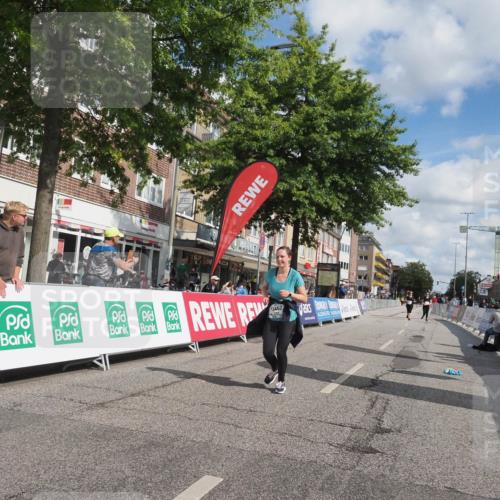 15.09.2024 - PSD Bank Halbmarathon Miley Keyser http://msf.ph/oto/7078713 15.09.2024 12:41:12 Ziel 1845, 1910, 3444, 3462 meine-sportfotos.de