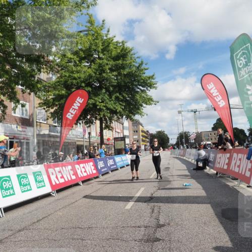 15.09.2024 - PSD Bank Halbmarathon Miley Keyser http://msf.ph/oto/7078747 15.09.2024 12:41:19 Ziel 3354, 3355, 3462 meine-sportfotos.de