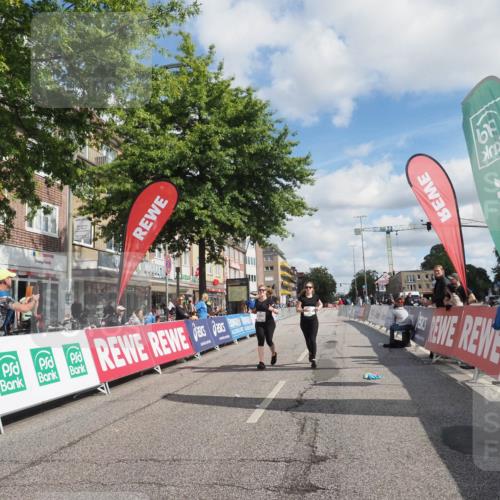 15.09.2024 - PSD Bank Halbmarathon Miley Keyser http://msf.ph/oto/7078752 15.09.2024 12:41:20 Ziel 3354, 3355, 3462 meine-sportfotos.de