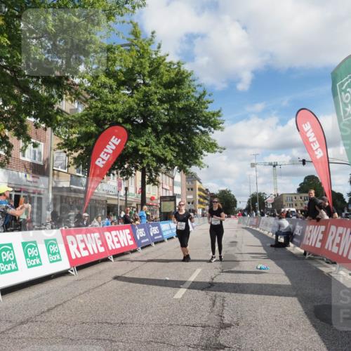 15.09.2024 - PSD Bank Halbmarathon Miley Keyser http://msf.ph/oto/7078761 15.09.2024 12:41:20 Ziel 3354, 3355, 3462 meine-sportfotos.de