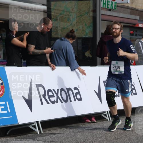 15.09.2024 - PSD Bank Halbmarathon Michael Strokosch http://msf.ph/oto/7078764 15.09.2024 12:20:44 Ziel 2070, 2128, 2325, 2957, 3032, 3248 meine-sportfotos.de