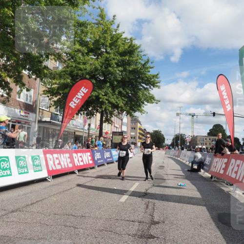 15.09.2024 - PSD Bank Halbmarathon Miley Keyser http://msf.ph/oto/7078765 15.09.2024 12:41:20 Ziel 3354, 3355, 3462 meine-sportfotos.de