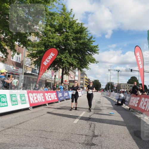 15.09.2024 - PSD Bank Halbmarathon Miley Keyser http://msf.ph/oto/7078770 15.09.2024 12:41:20 Ziel 3354, 3355, 3462 meine-sportfotos.de