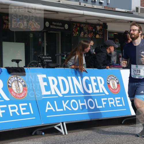 15.09.2024 - PSD Bank Halbmarathon Michael Strokosch http://msf.ph/oto/7078785 15.09.2024 12:20:45 Ziel 2070, 2128, 2325, 2957, 3032, 3248 meine-sportfotos.de
