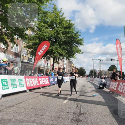 15.09.2024 - PSD Bank Halbmarathon Miley Keyser http://msf.ph/oto/7078786 15.09.2024 12:41:21 Ziel 3354, 3355, 3462 meine-sportfotos.de