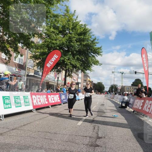15.09.2024 - PSD Bank Halbmarathon Miley Keyser http://msf.ph/oto/7078789 15.09.2024 12:41:21 Ziel 3354, 3355, 3462 meine-sportfotos.de