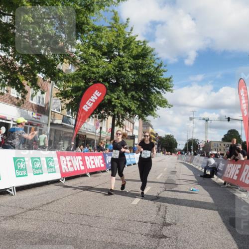15.09.2024 - PSD Bank Halbmarathon Miley Keyser http://msf.ph/oto/7078799 15.09.2024 12:41:21 Ziel 3354, 3355, 3462 meine-sportfotos.de
