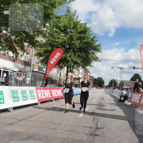 15.09.2024 - PSD Bank Halbmarathon Miley Keyser http://msf.ph/oto/7078804 15.09.2024 12:41:21 Ziel 3354, 3355, 3462 meine-sportfotos.de