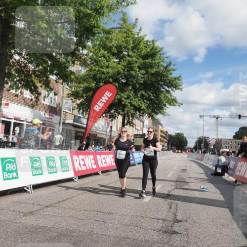 15.09.2024 - PSD Bank Halbmarathon Miley Keyser http://msf.ph/oto/7078809 15.09.2024 12:41:21 Ziel 3354, 3355, 3462 meine-sportfotos.de