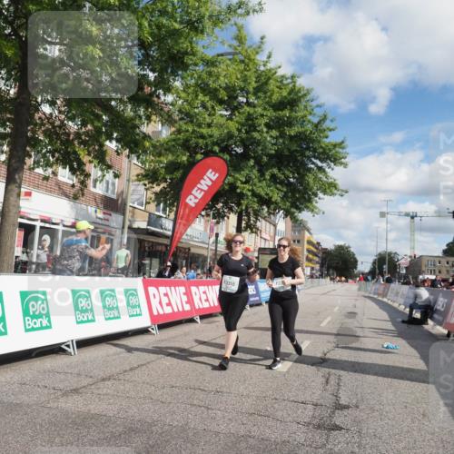 15.09.2024 - PSD Bank Halbmarathon Miley Keyser http://msf.ph/oto/7078815 15.09.2024 12:41:21 Ziel 3354, 3355, 3462 meine-sportfotos.de