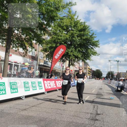 15.09.2024 - PSD Bank Halbmarathon Miley Keyser http://msf.ph/oto/7078818 15.09.2024 12:41:22 Ziel 3354, 3355, 3462 meine-sportfotos.de